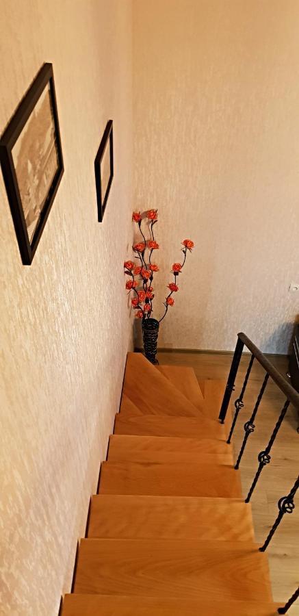 Bright And Cozy Apartment On Aghmashenebeli Avenue Tiflis Exterior foto