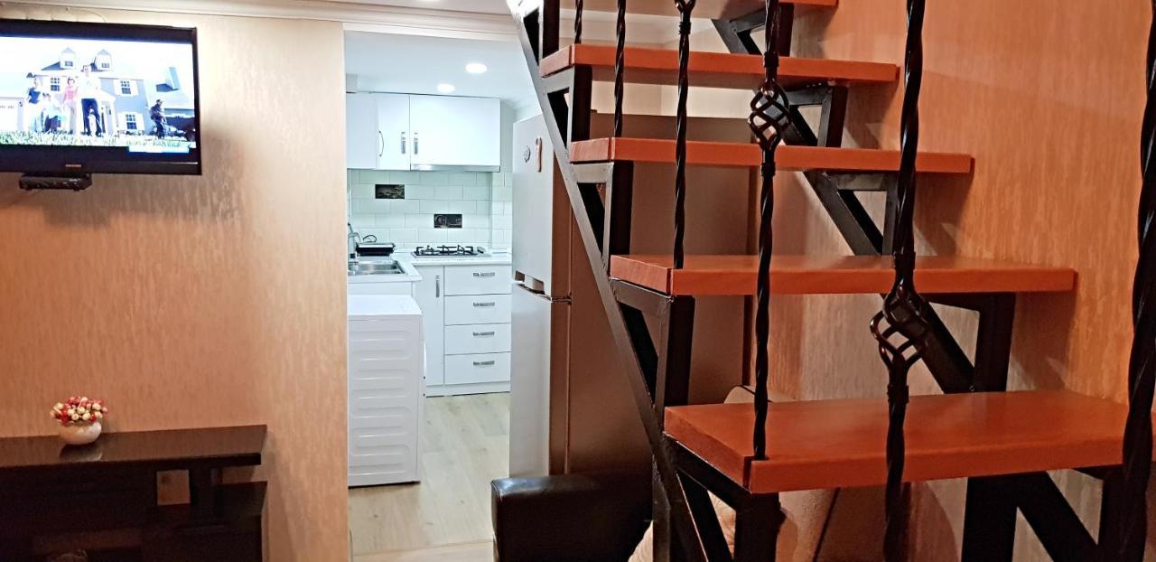 Bright And Cozy Apartment On Aghmashenebeli Avenue Tiflis Exterior foto