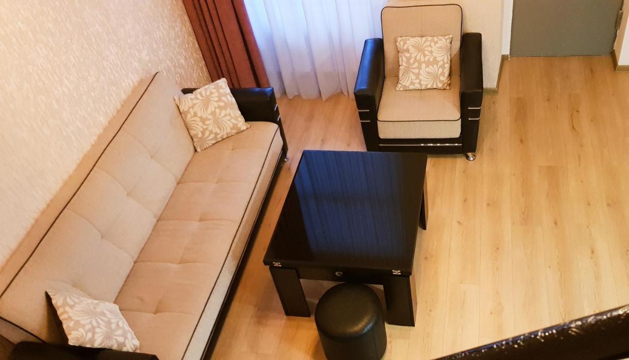 Bright And Cozy Apartment On Aghmashenebeli Avenue Tiflis Exterior foto